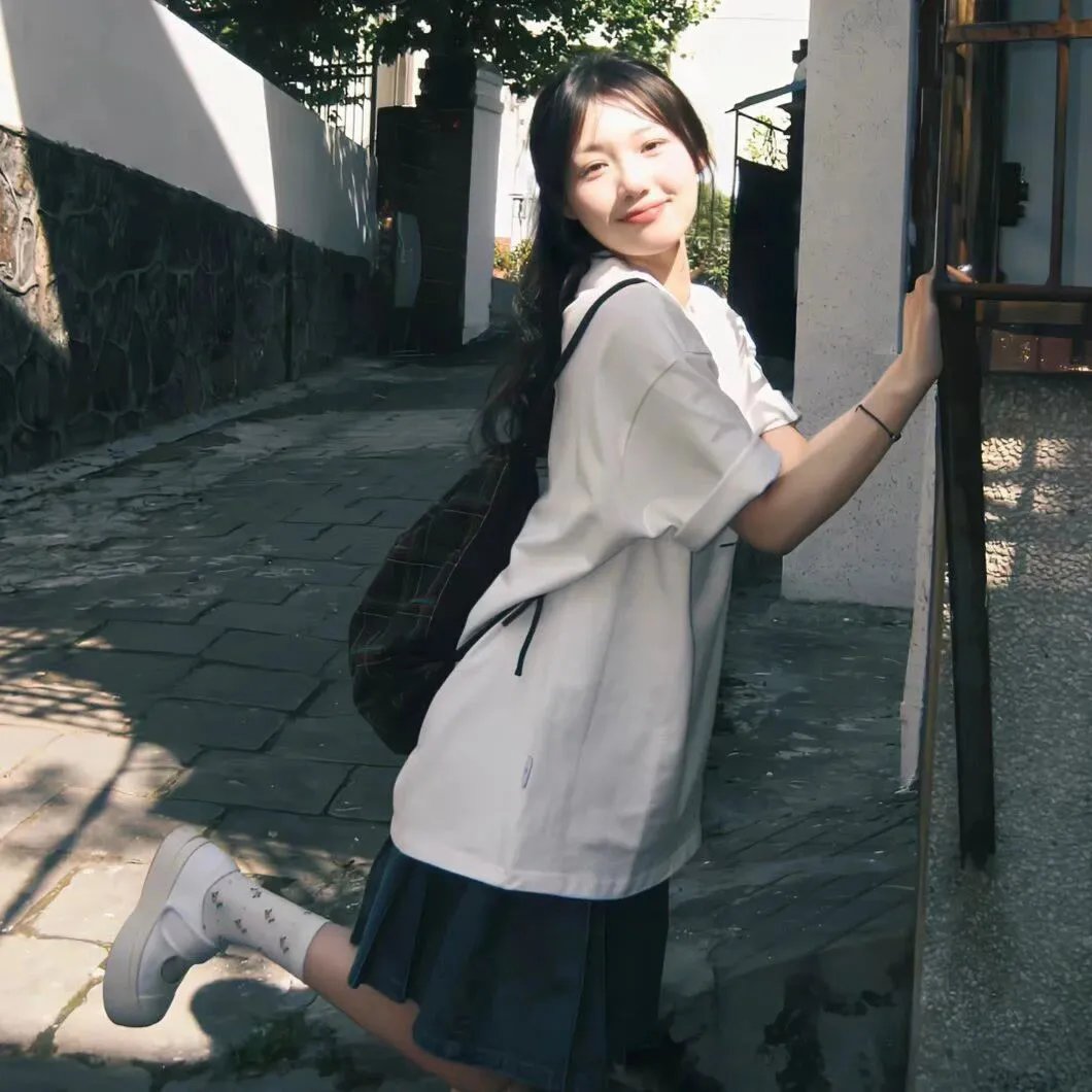 绿衣女子 海报